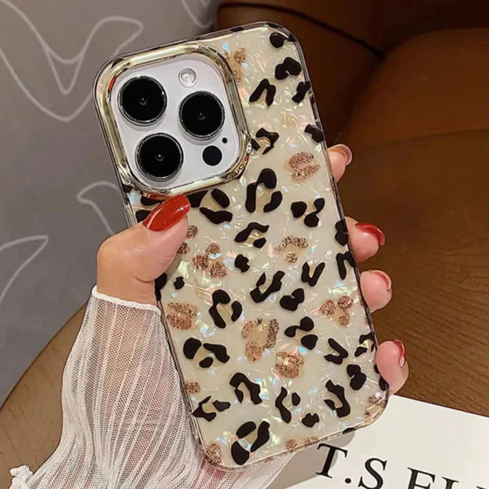✨ Golden Leopard Luxe Case “Fierce Style, Luxe Protection.”
